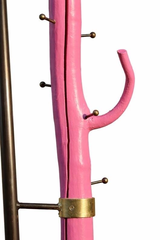 pink tree Baunstammgarderobe