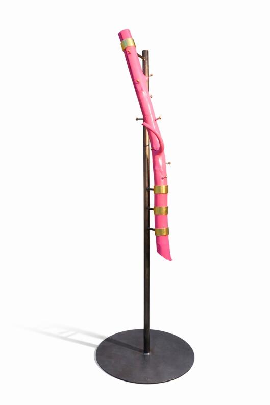 pink tree Baunstammgarderobe