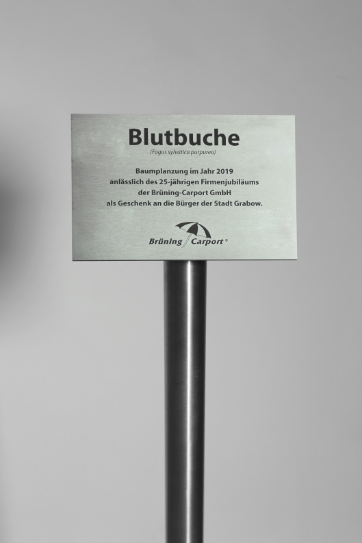 Schild mit Pfosten aus Edelstahl