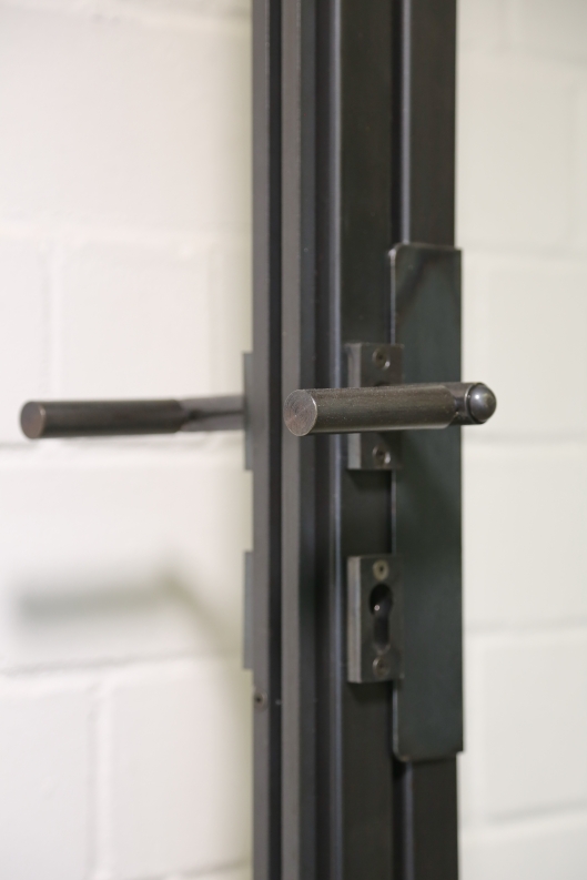 Türe aus Rechteckrohr 40 x 60 mm im Loft Charakter - Tür im Industrielook