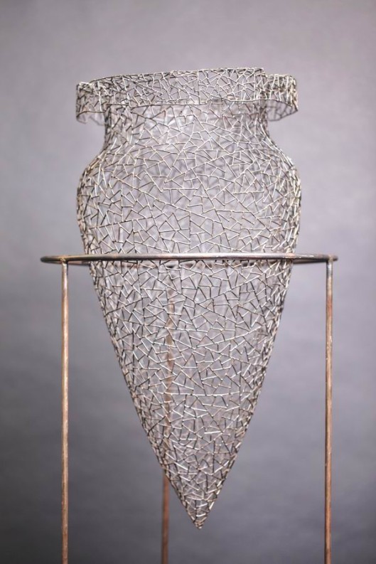Amphore aus Stahldraht