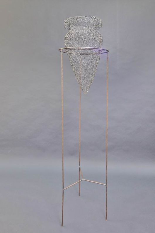 Amphore aus Stahldraht