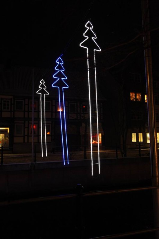 neue Tannenbäume über der Lamme in Bad Salzdetfurth