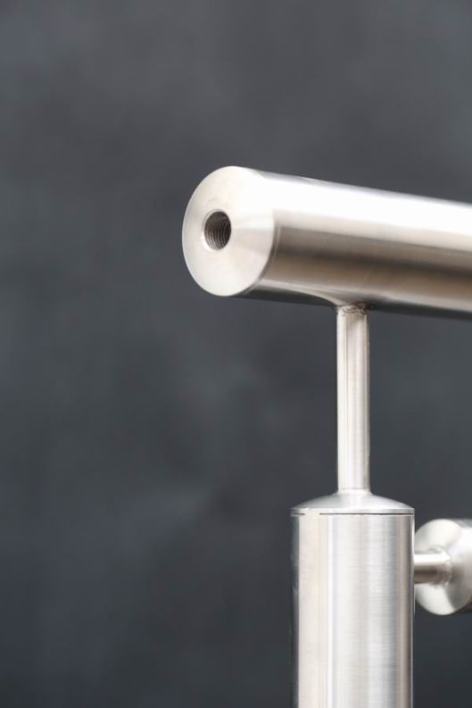 Der Klassiker - Edelstahl Geländer mit senkrechten Stäben