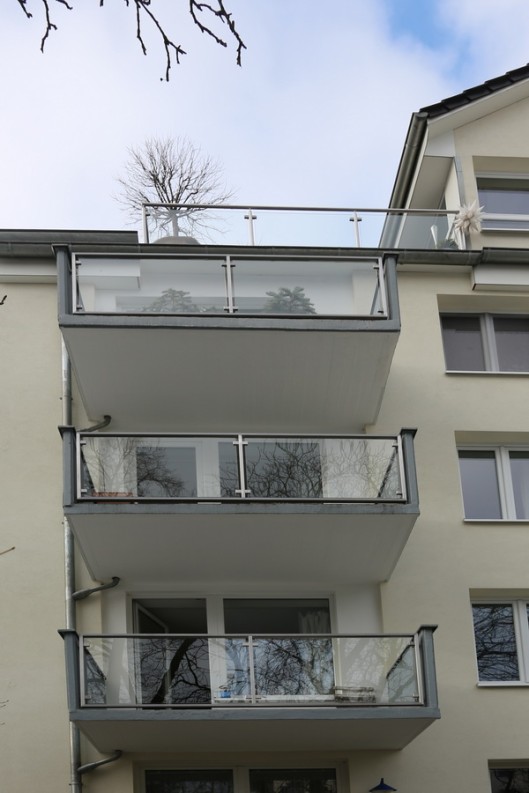 Balkongeländer / Brüstungsgeländer aus hochwertigem Edelstahl mit GEWE-safe Sicherheitsglas