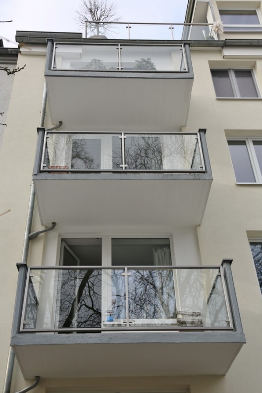 Balkongeländer / Brüstungsgeländer aus hochwertigem Edelstahl mit GEWE-safe Sicherheitsglas