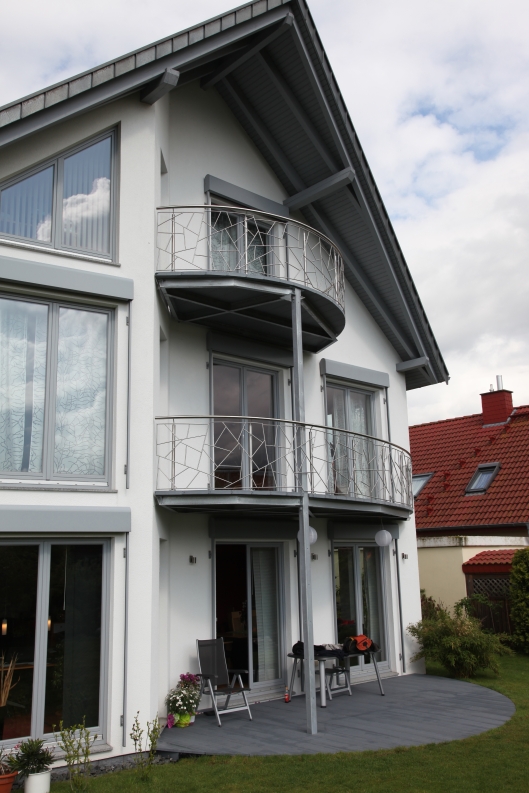 Wertvolle Edelstahl Balkongeländer in Schmitzstruktur - Balkongeländer aus Edelstahl