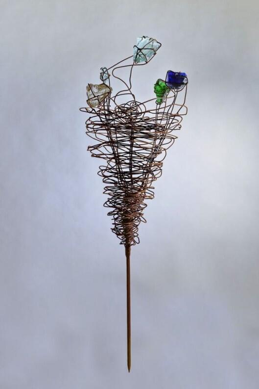 Stahlblume mit verschiedenfarbigen Glas Brocken