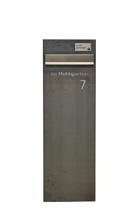Freistehender Briefkasten aus Stahl mit beleuchtetem Schriftzug - Briefkasten aus Stahl