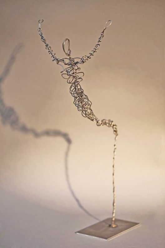 kleine Draht Skulptur aus 1,4 mm Stahldraht