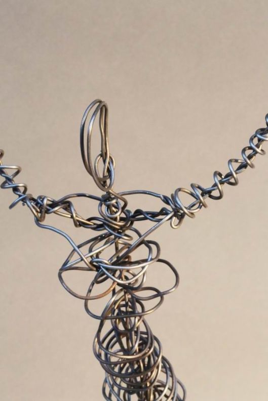 kleine Draht Skulptur aus 1,4 mm Stahldraht