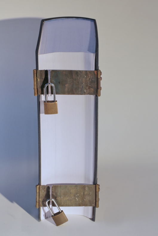 Buchschließe aus Edelstahl