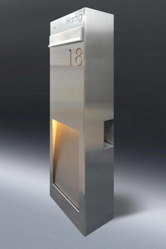 Edelstahl Briefkastensäule beleuchtet