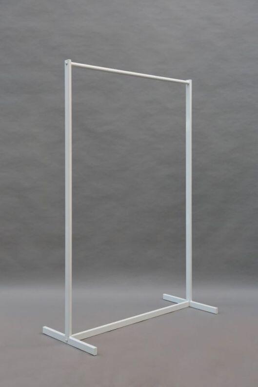geschraubte Garderobe mit weißer Pulverbeschichtung