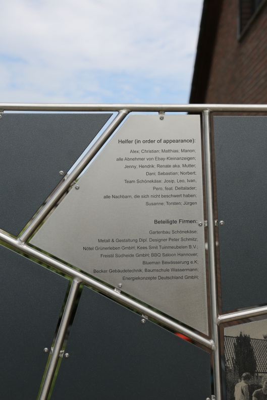 Sichtschutz aus Edelstahl, teilweise pulverbeschichtet