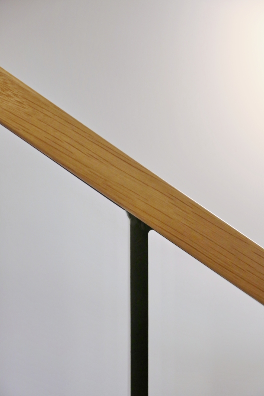 Geländer und Handlauf aus Eiche und Stahl