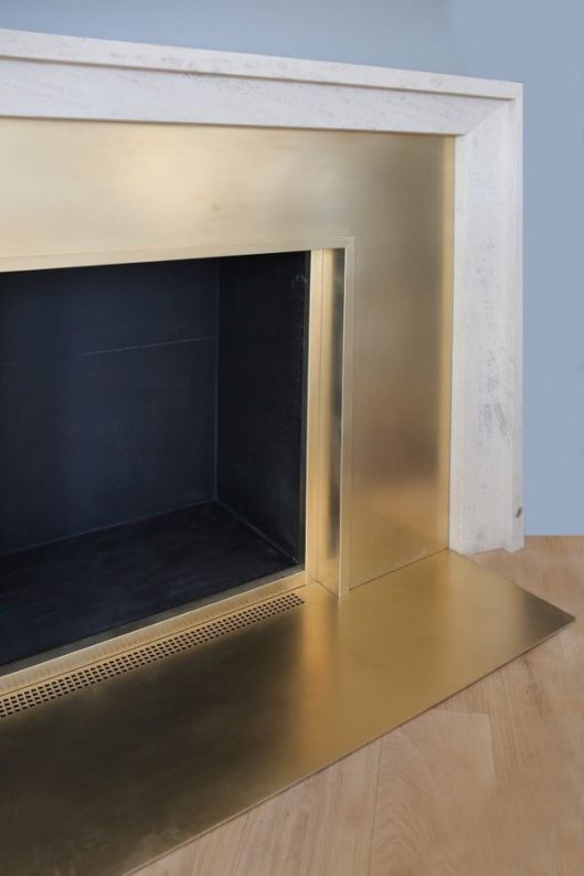 Diese Tombak Blende fasst einen Kamin