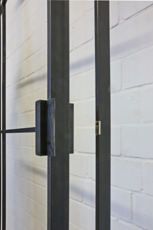 Tür im Industrie Look mit Magnet Schließung - Loft Türe mit Magnet Schloss