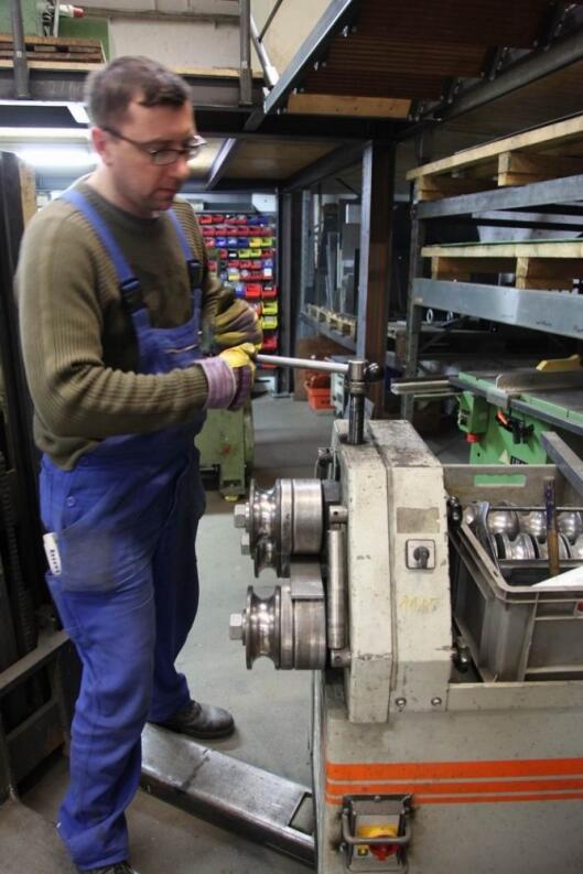 27.3.2010 Der Wagenaufbau der Hänger wird begonnen