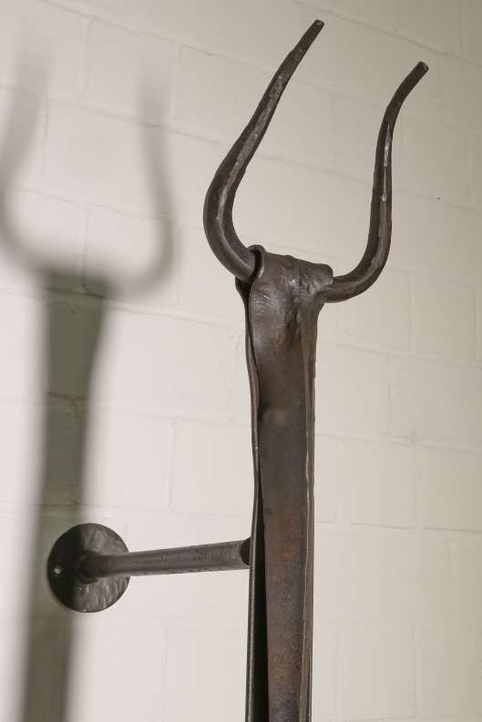 Garderobe Minotaurus, Stahl geschmiedet