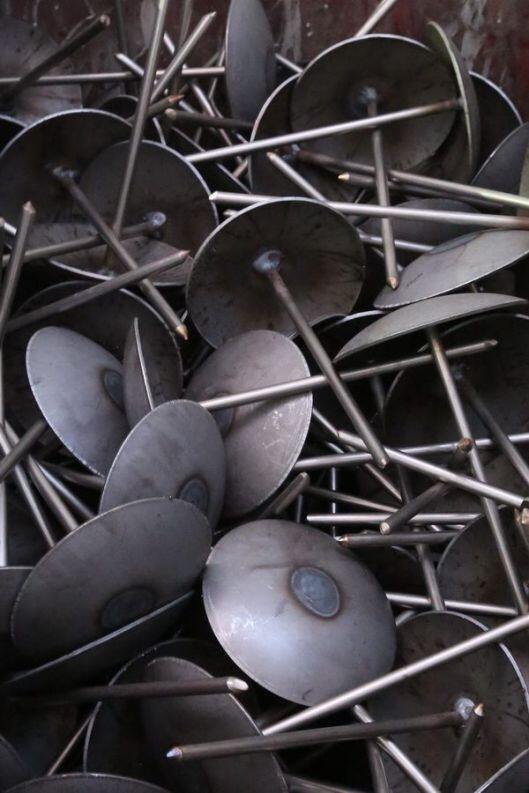 Pflasternägel aus rostigem Stahl