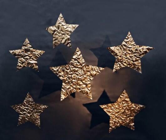 goldene Sterne aus Kupferfolie
