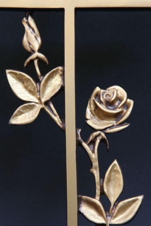 Rosen Kreuz für ein Grab