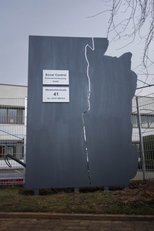 Firmenschild Schild aus Stahl mit einer Kavernenkontur für die SOCON SONAR CONTROL