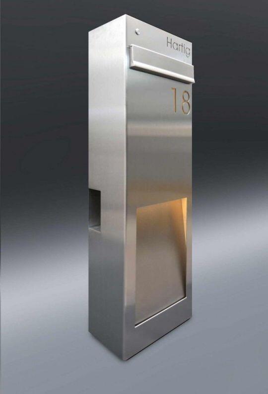 Edelstahl Briefkastensäule beleuchtet