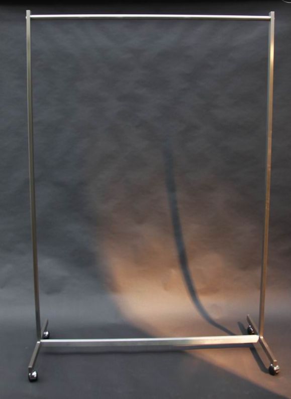 Diese rollbare Edelstahlgarderobe durften wir nach Wien liefern