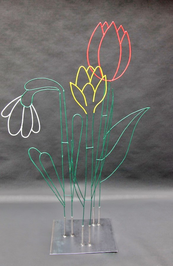 Farbige Blumen aus 5 mm Stahldraht