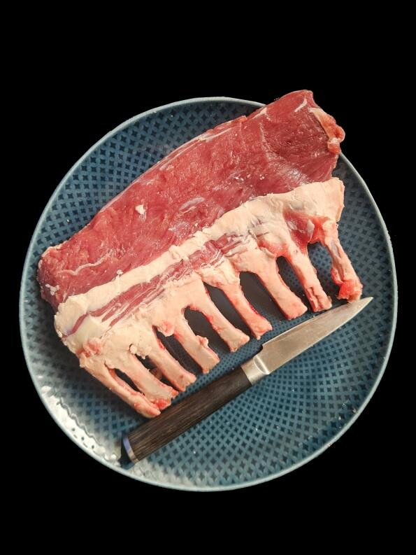 Lammkarree mit Ingwerjus, jungem Gemüse und Kartoffelstampf