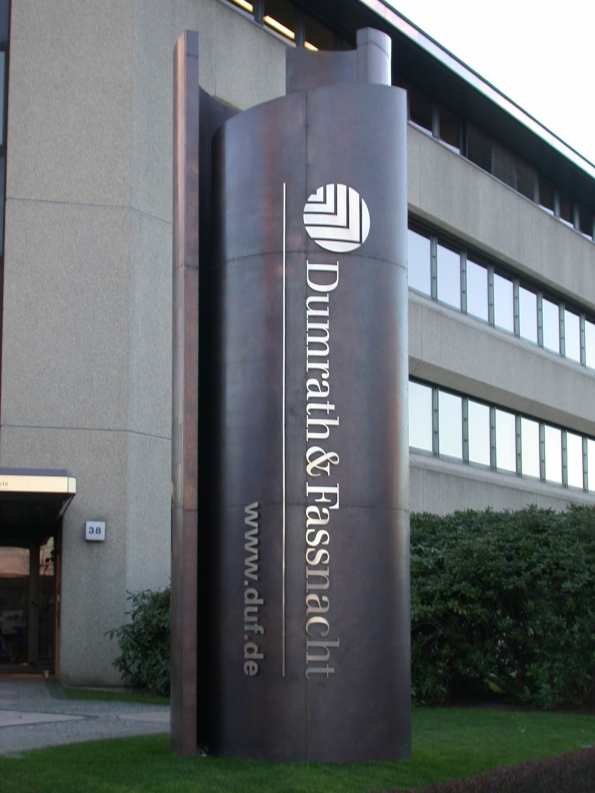 Stele für Dumrath und Fassnacht