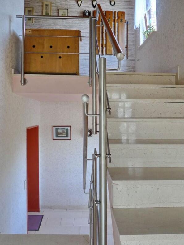 Treppengeländer aus Edelstahl mit 2 Relingstäben