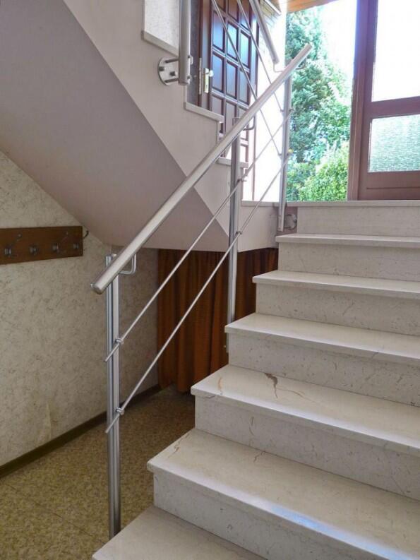 Treppengeländer aus Edelstahl mit 2 Relingstäben