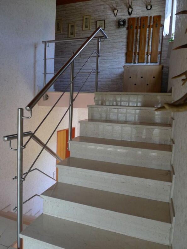 Treppengeländer aus Edelstahl mit 2 Relingstäben