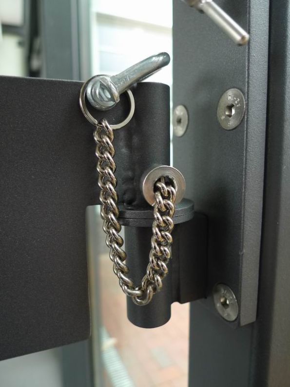 Maßgeschneiderte Garderobe mit beweglichen Armen