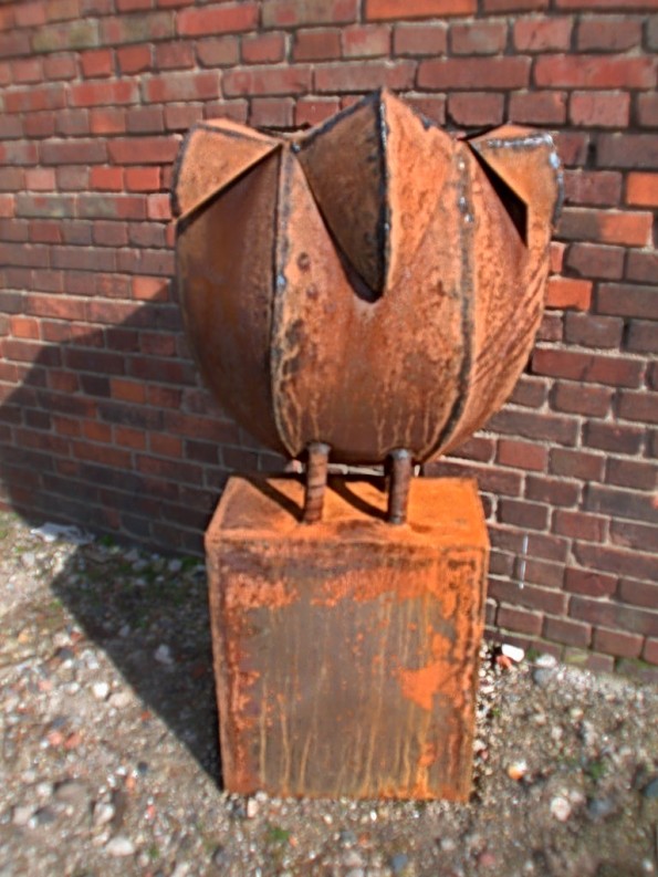 rostiges Pflanzgefäß