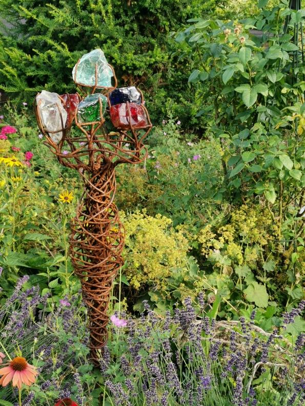 Blume aus Draht und Glas