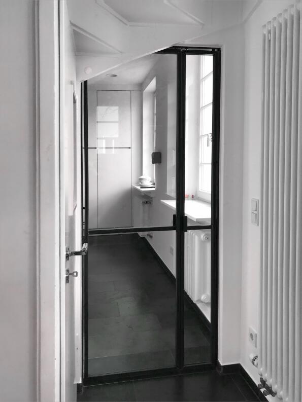 gegenläufig öffnende Lofttür