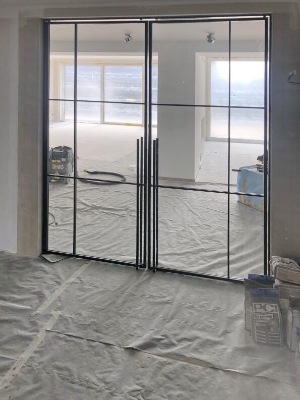 Loft Tür mit Pivot Beschlag