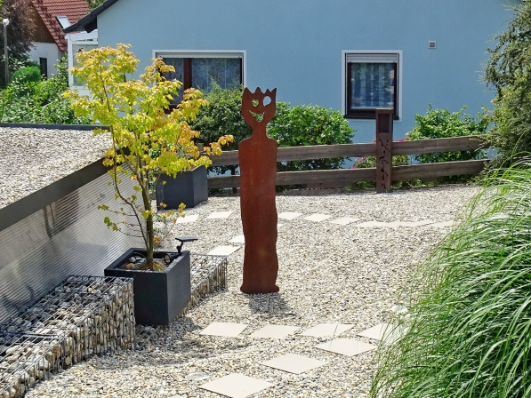 Gartenskulptur aus rostigem Stahl