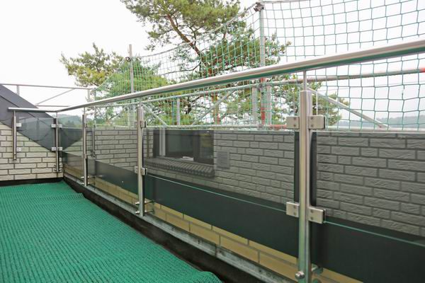 Edelstahlgeländer mit einer Glasfüllung