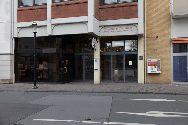 Glastrennwand aus Stahl und Glas für die Nil WEINkostBAR in Hildesheim