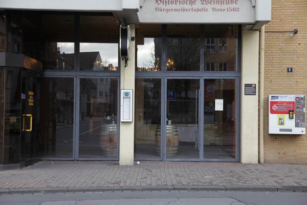 Glastrennwand aus Stahl und Glas für die Nil WEINkostBAR in Hildesheim