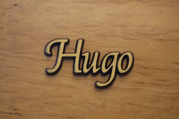 Aluminiumschriftzug "Hugo " ... spritzig wie der gleichnamige Cocktail