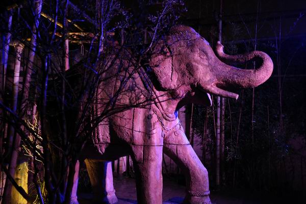 Elefanten Statur im Winterzoo Hannover