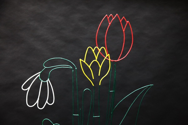 Farbige Blumen aus 5 mm Stahldraht