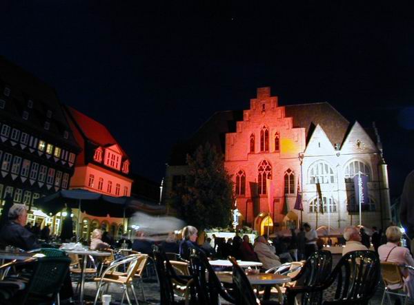 Lichtinszenierung am historischen Marktplatz in Hildesheim - Romantische Nacht