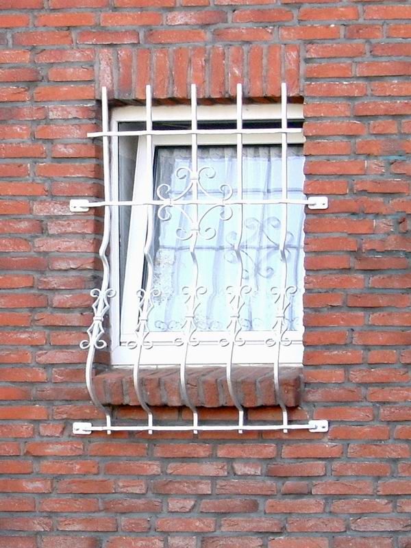 wunderschönes Fenstergitter welches mit seiner Stabilität vor Einbrechern schützt